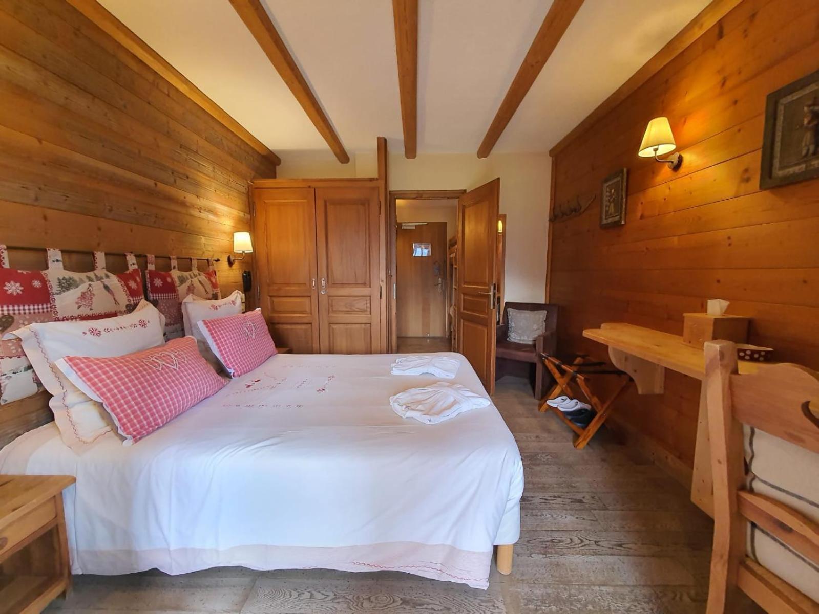 Hotel-Spa Le Morillon Charme & Caractere Ngoại thất bức ảnh